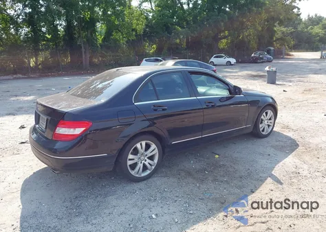 2008 Mercedes-Benz C 300 Luxury/Sport z USA, uszkodzony, nr VIN WDDGF54X68R010384